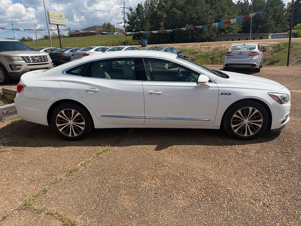 2017 Buick Lacrosse Image 3