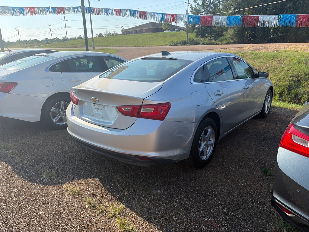 2018 Chevrolet Malibu Image 3