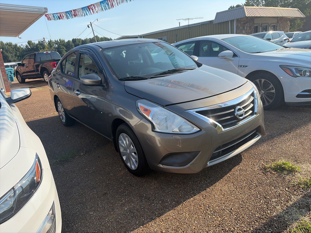 2015 Nissan Versa Image 2