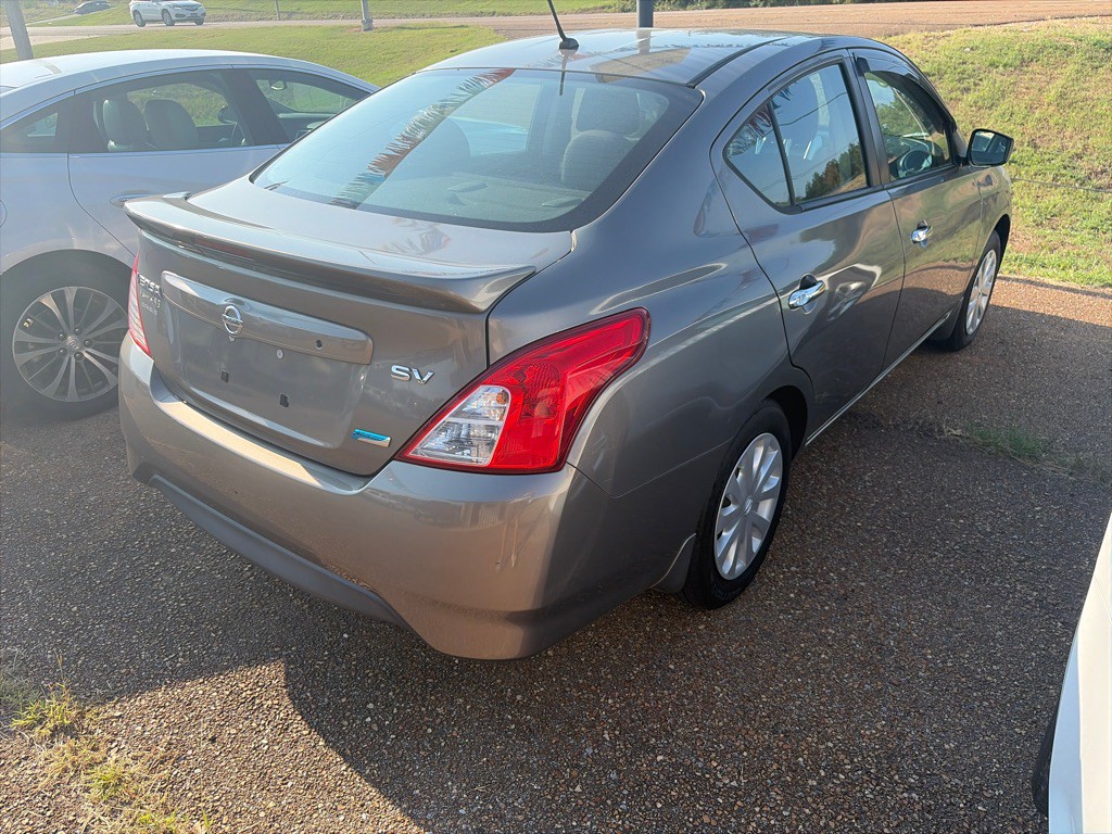 2015 Nissan Versa Image 3