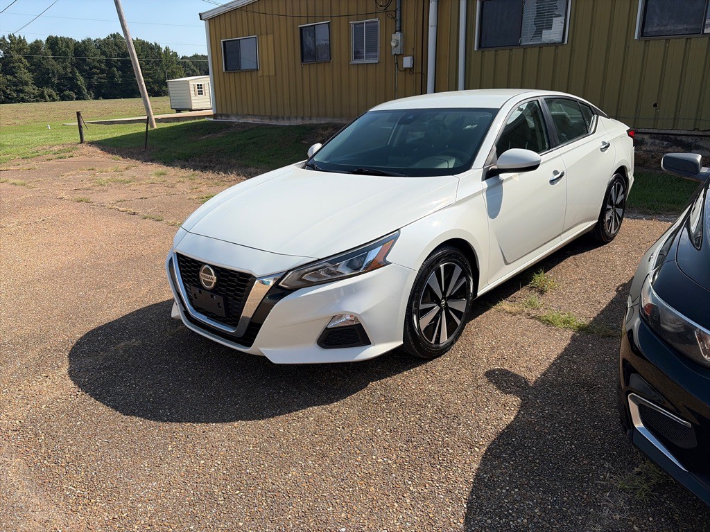2022 Nissan Altima Image 1