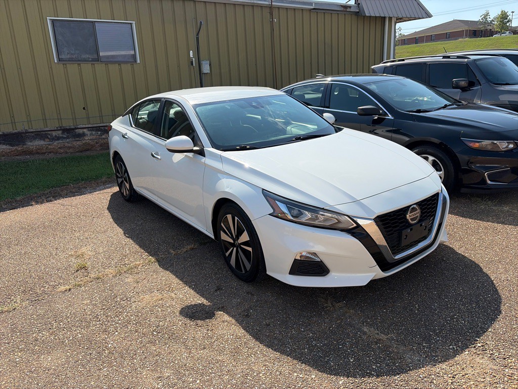 2022 Nissan Altima Image 2