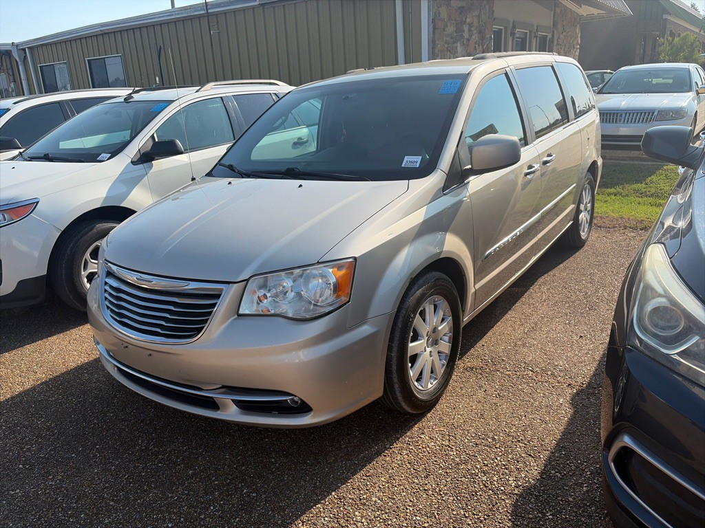 2015 Chrysler Town & Country Image 1