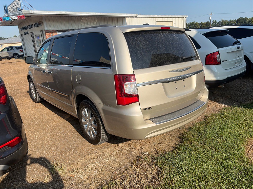 2015 Chrysler Town & Country Image 4