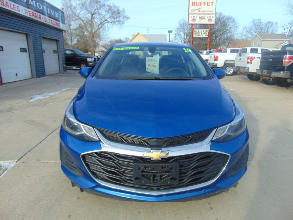 2019 Chevrolet Cruze Image 2