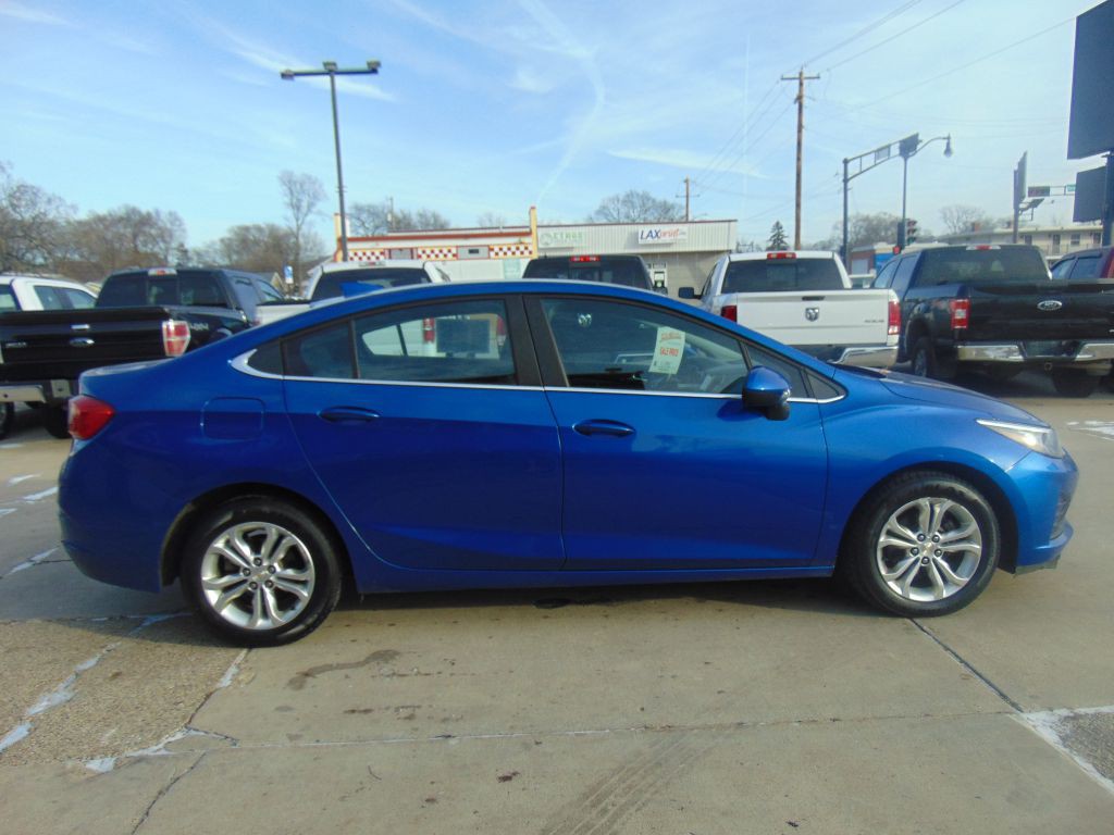 2019 Chevrolet Cruze Image 4