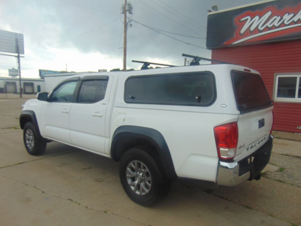 2017 Toyota Tacoma Image 7