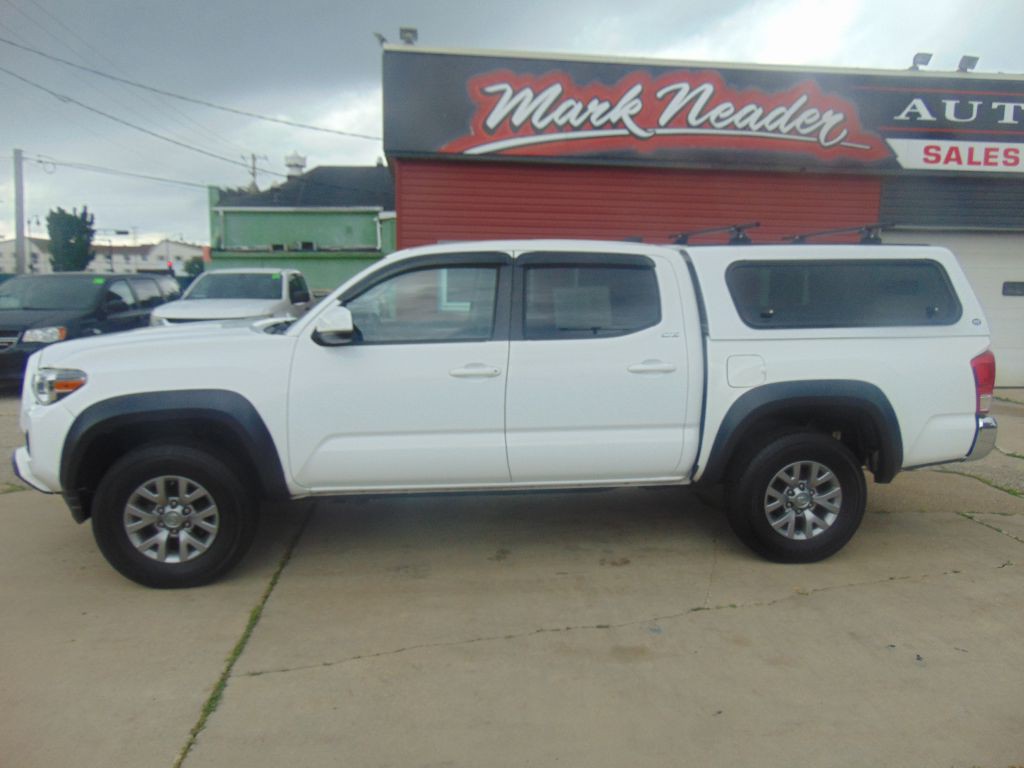 2017 Toyota Tacoma Image 8