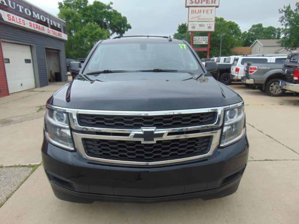 2017 Chevrolet Tahoe Image 2