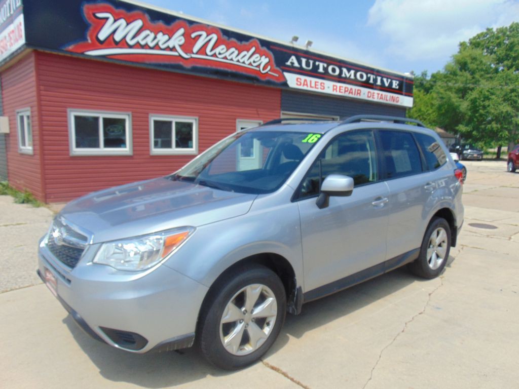 2016 Subaru Forester Image 1