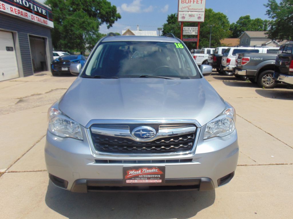 2016 Subaru Forester Image 2