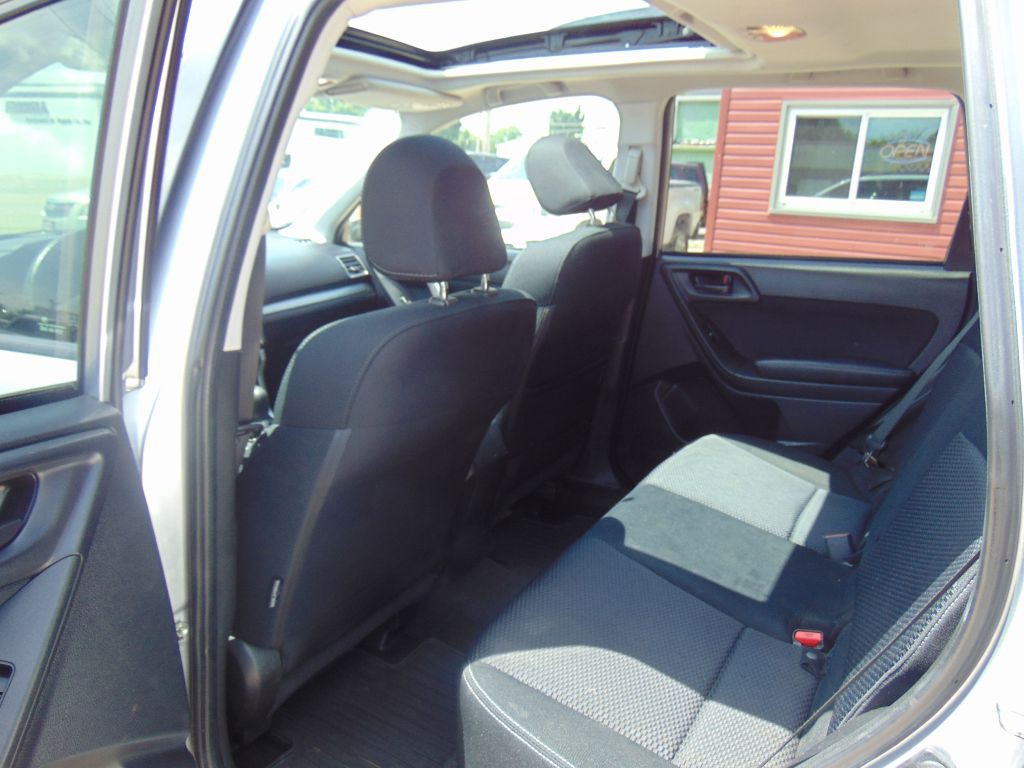 2016 Subaru Forester Image 8