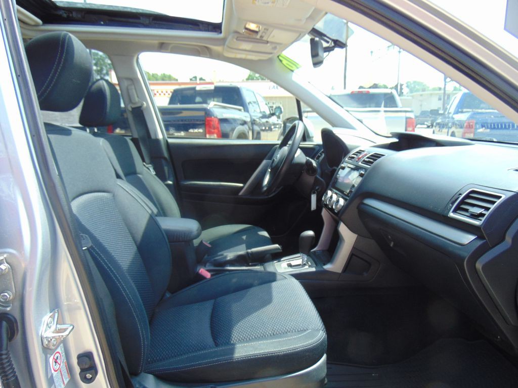 2016 Subaru Forester Image 9