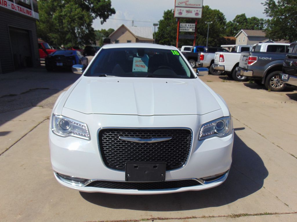 2016 Chrysler 300 Image 2