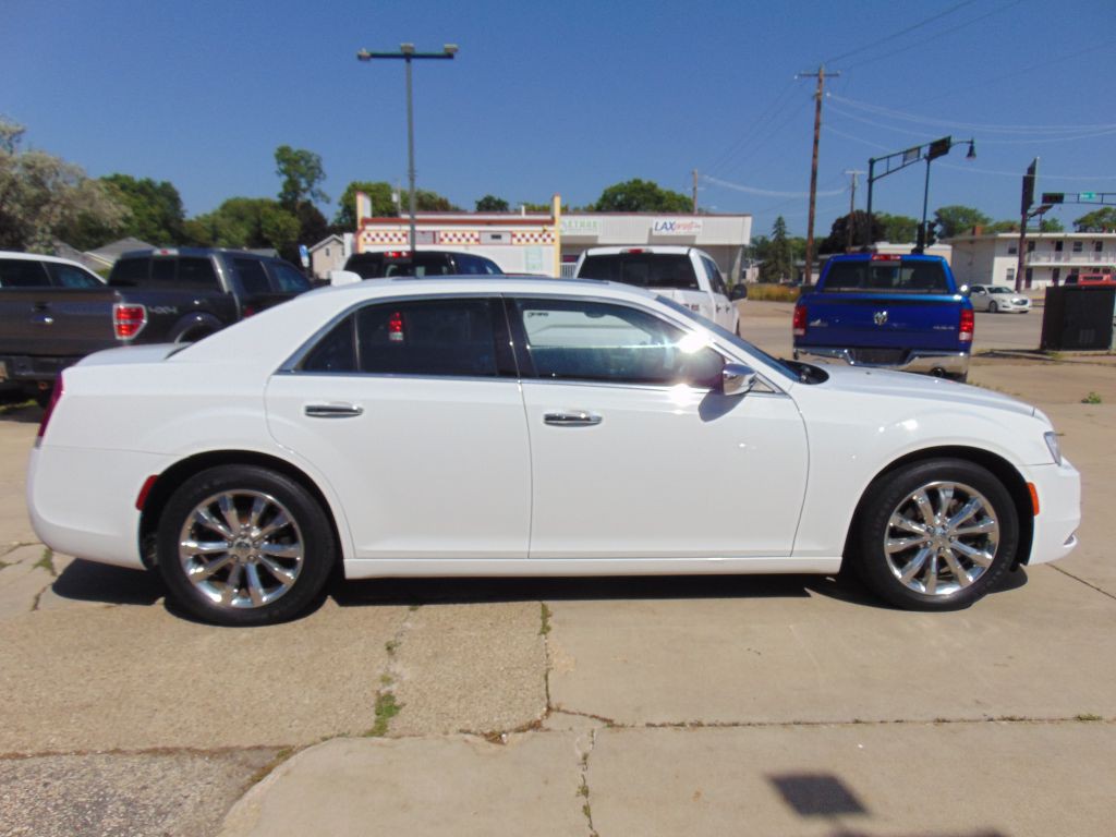 2016 Chrysler 300 Image 4