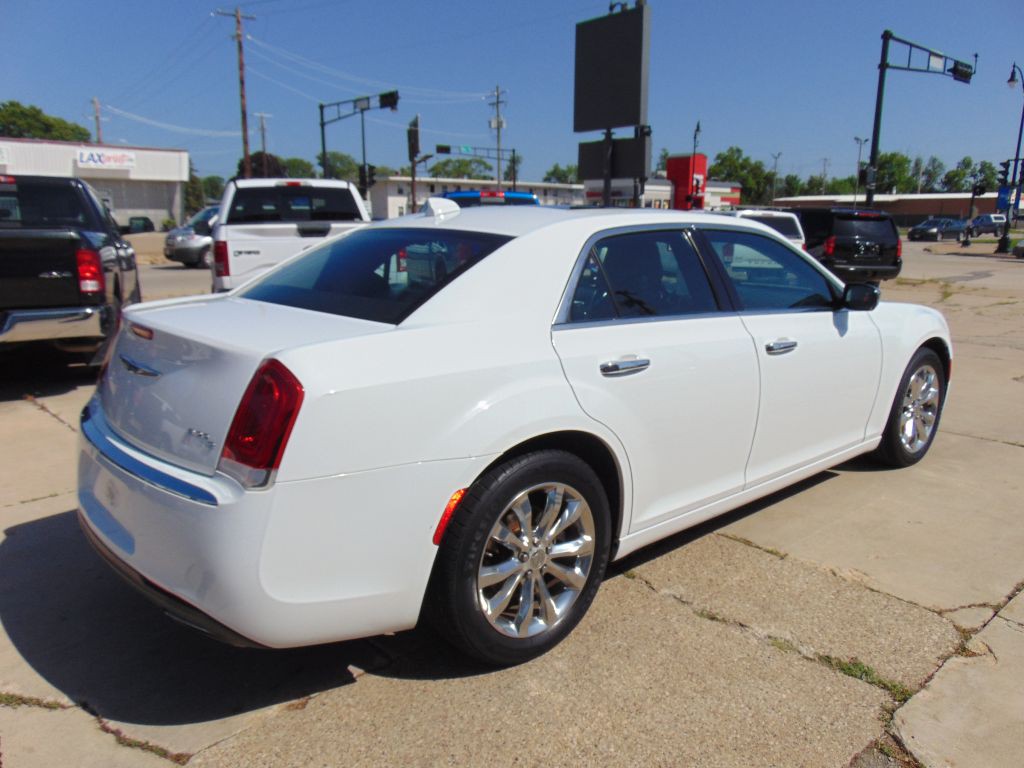 2016 Chrysler 300 Image 5