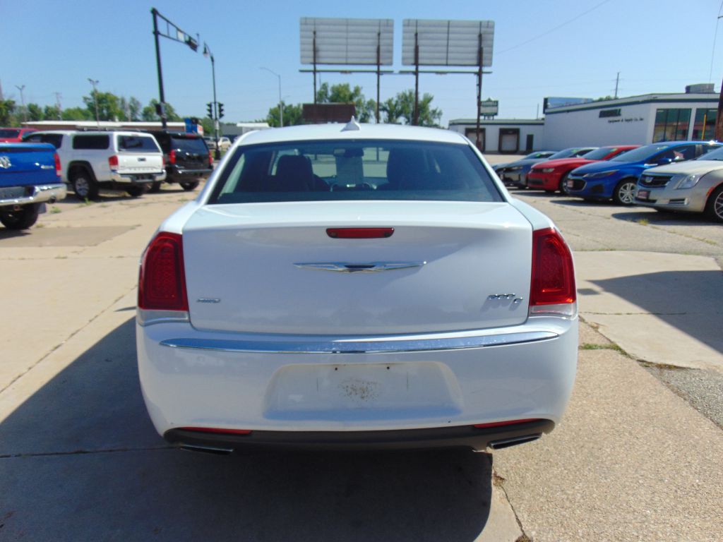 2016 Chrysler 300 Image 6