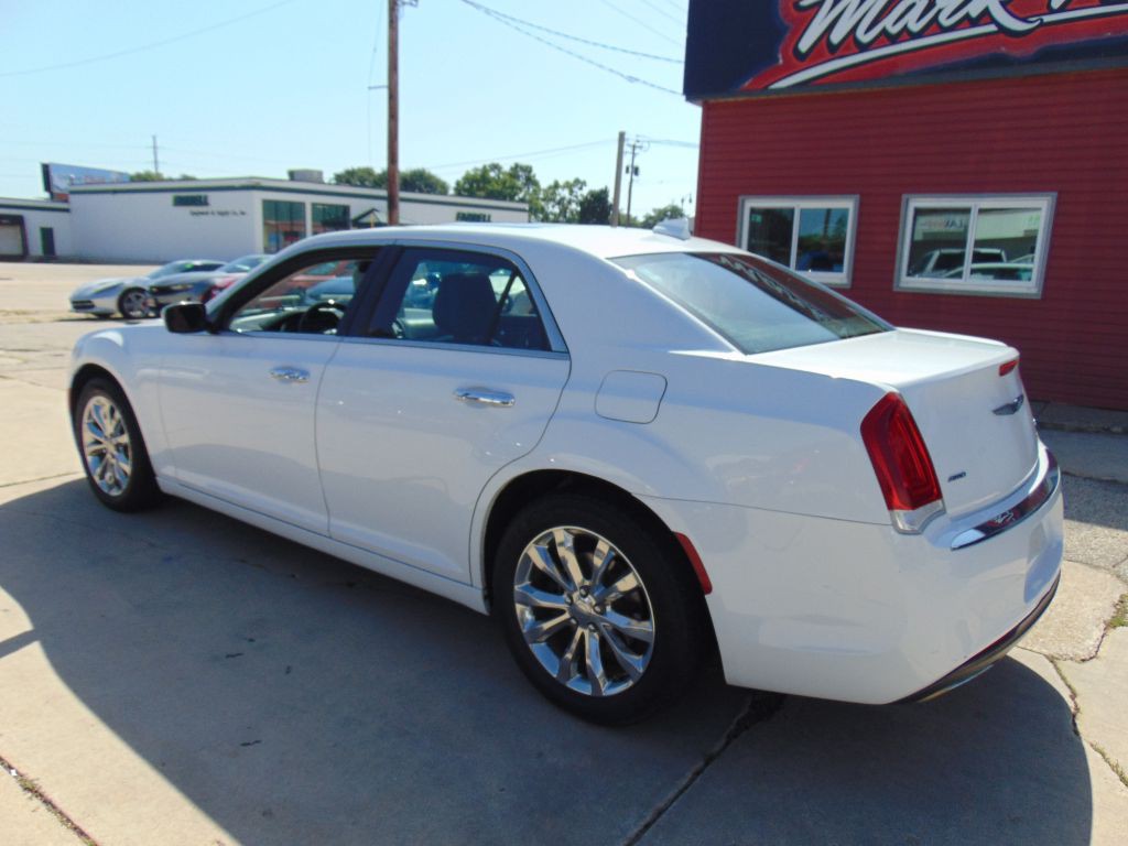 2016 Chrysler 300 Image 7