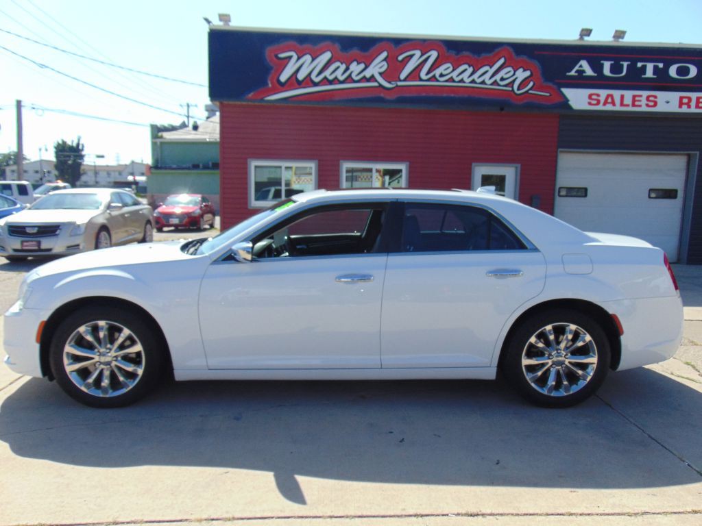 2016 Chrysler 300 Image 8