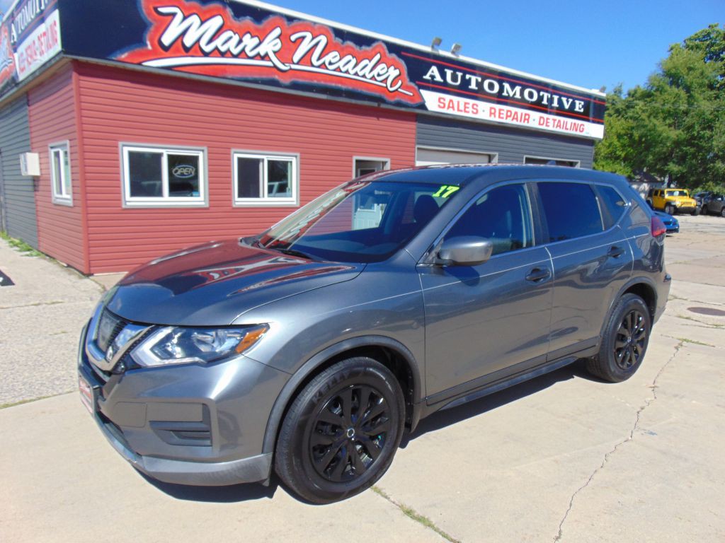2017 Nissan Rogue Image 1
