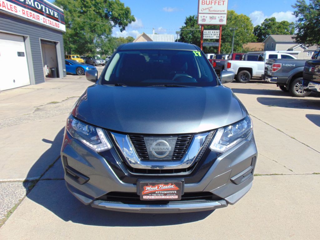 2017 Nissan Rogue Image 2