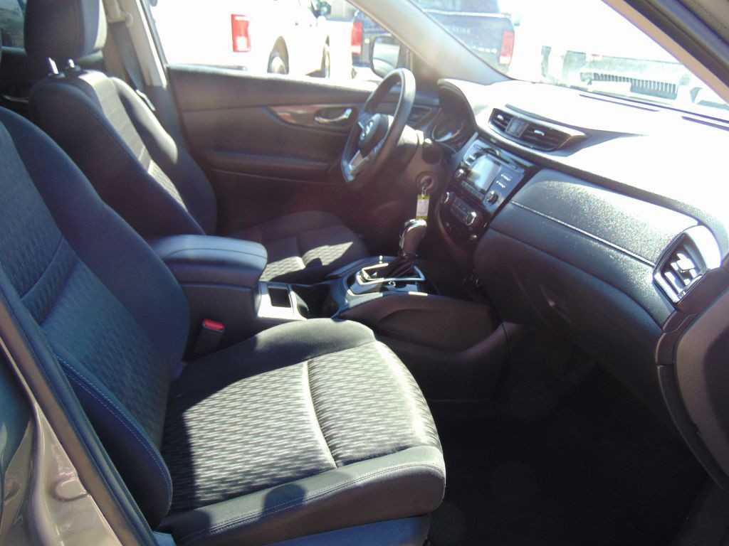 2017 Nissan Rogue Image 11
