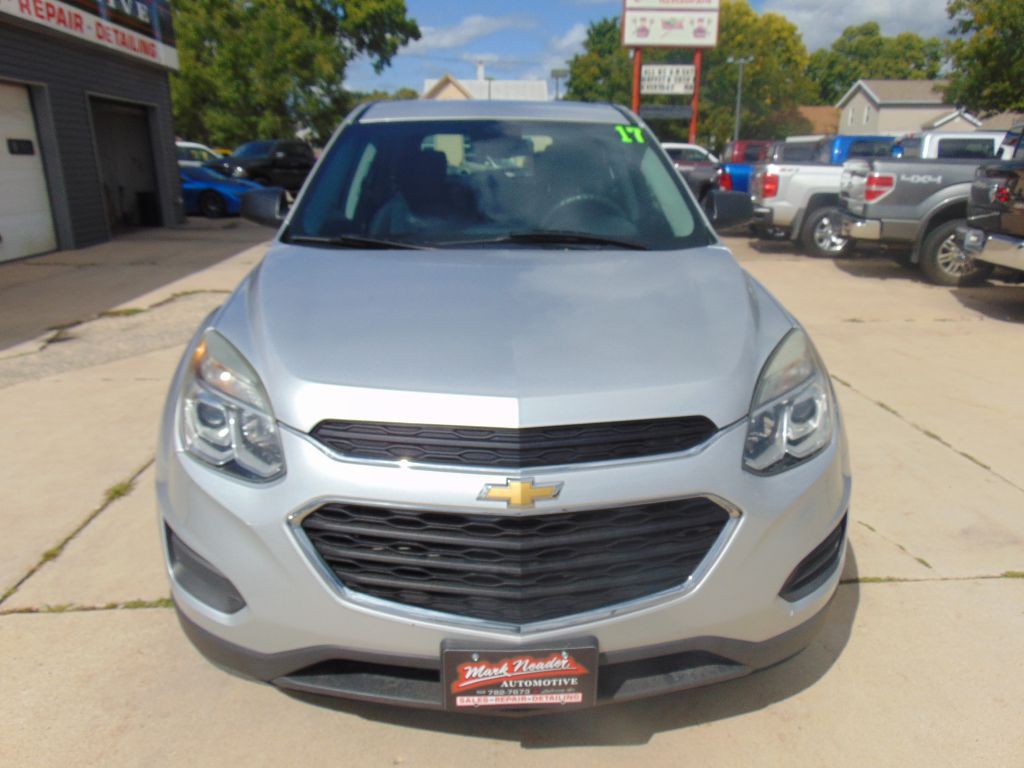 2017 Chevrolet Equinox Image 2