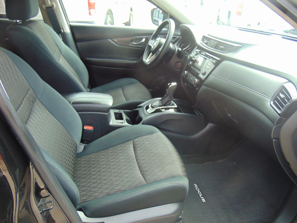 2017 Nissan Rogue Image 10