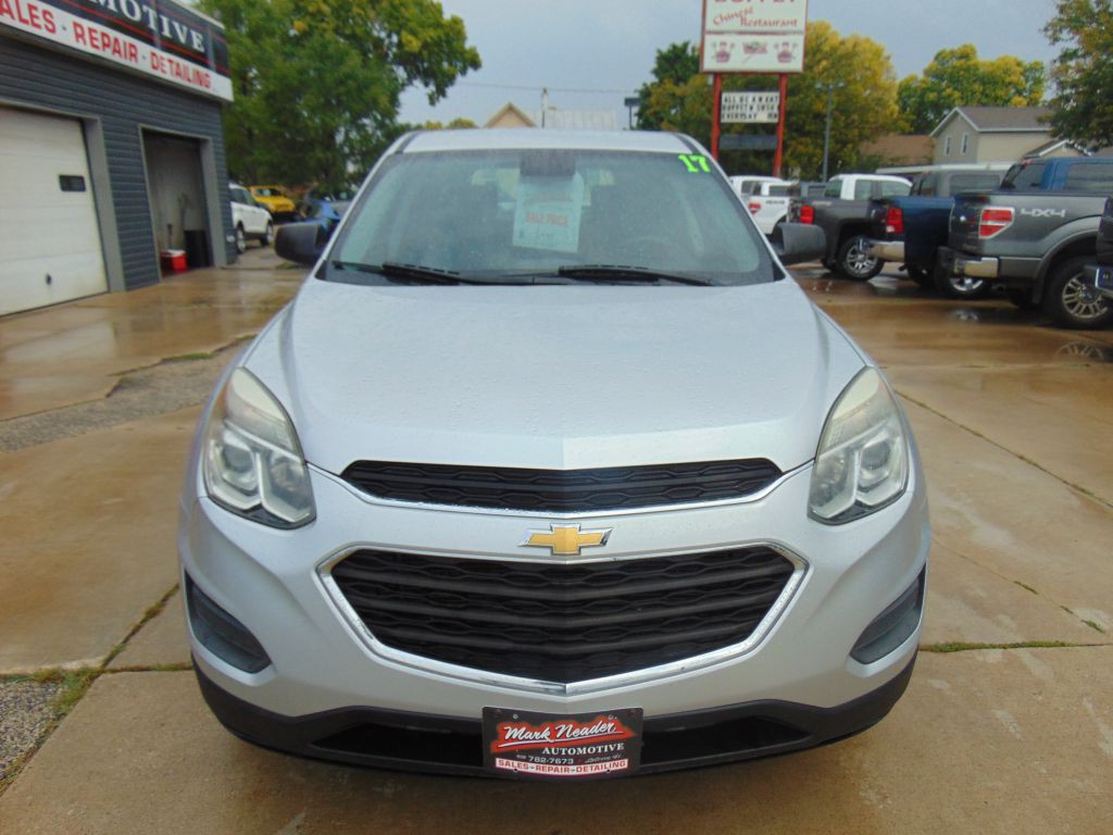 2017 Chevrolet Equinox Image 2