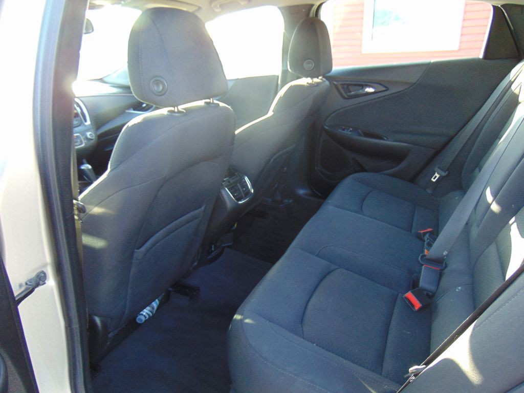 2016 Chevrolet Malibu Image 9