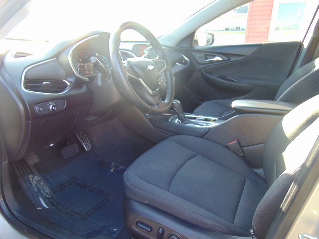 2016 Chevrolet Malibu Image 11