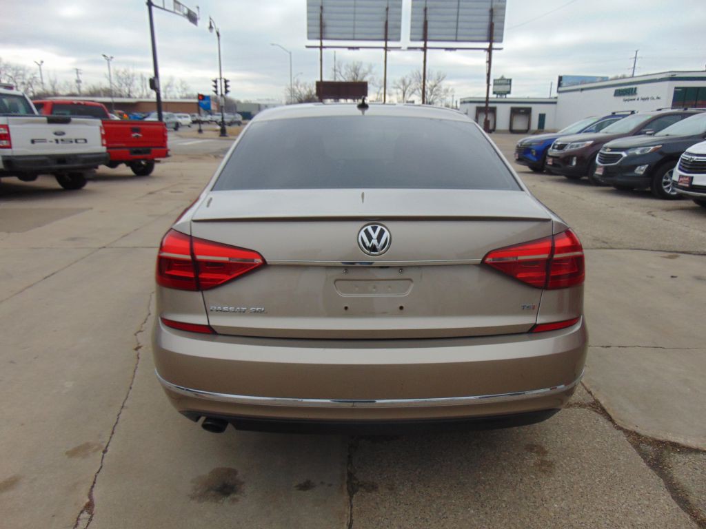 2016 Volkswagen Passat Image 6