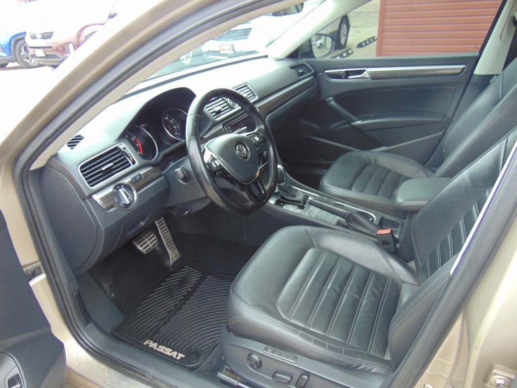 2016 Volkswagen Passat Image 11