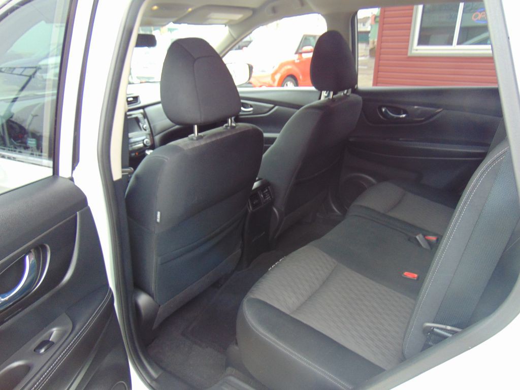 2018 Nissan Rogue Image 9