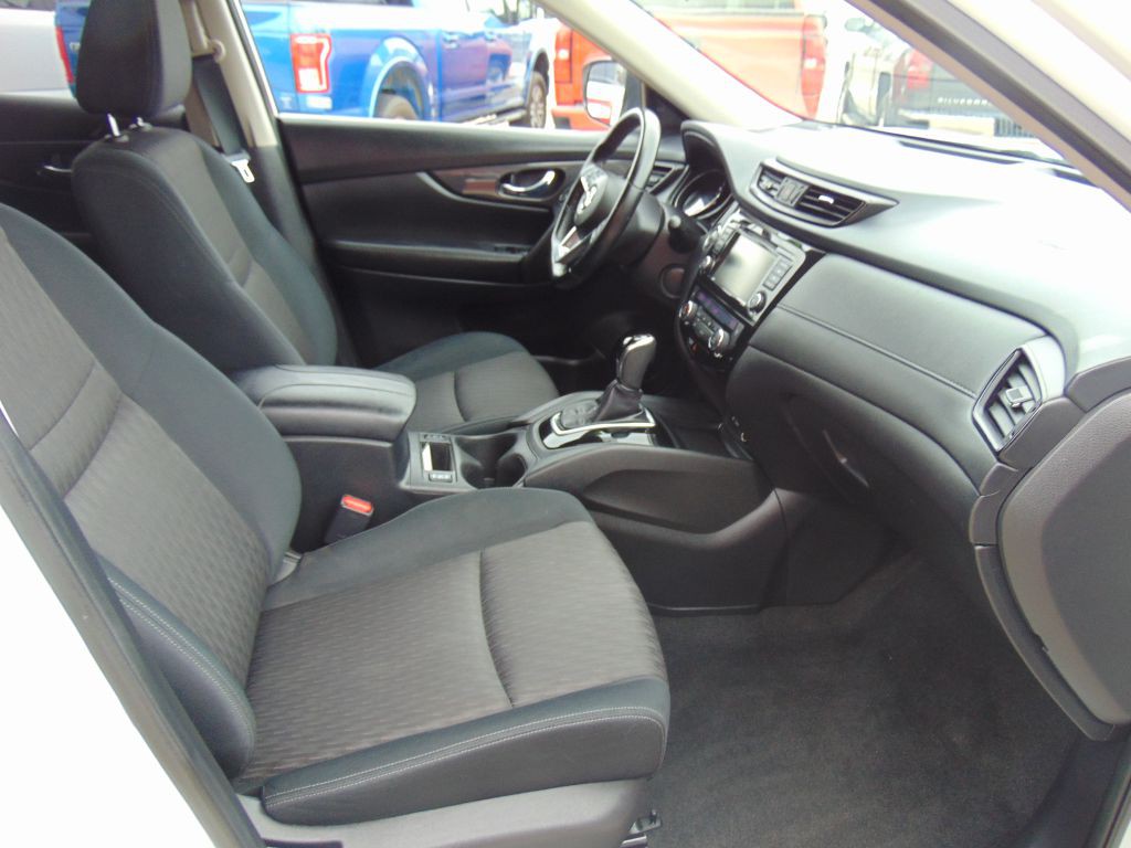 2018 Nissan Rogue Image 10