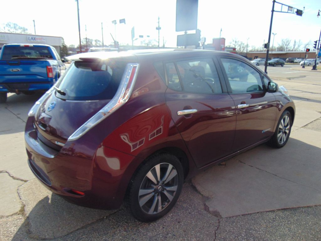 2017 Nissan Leaf Image 5