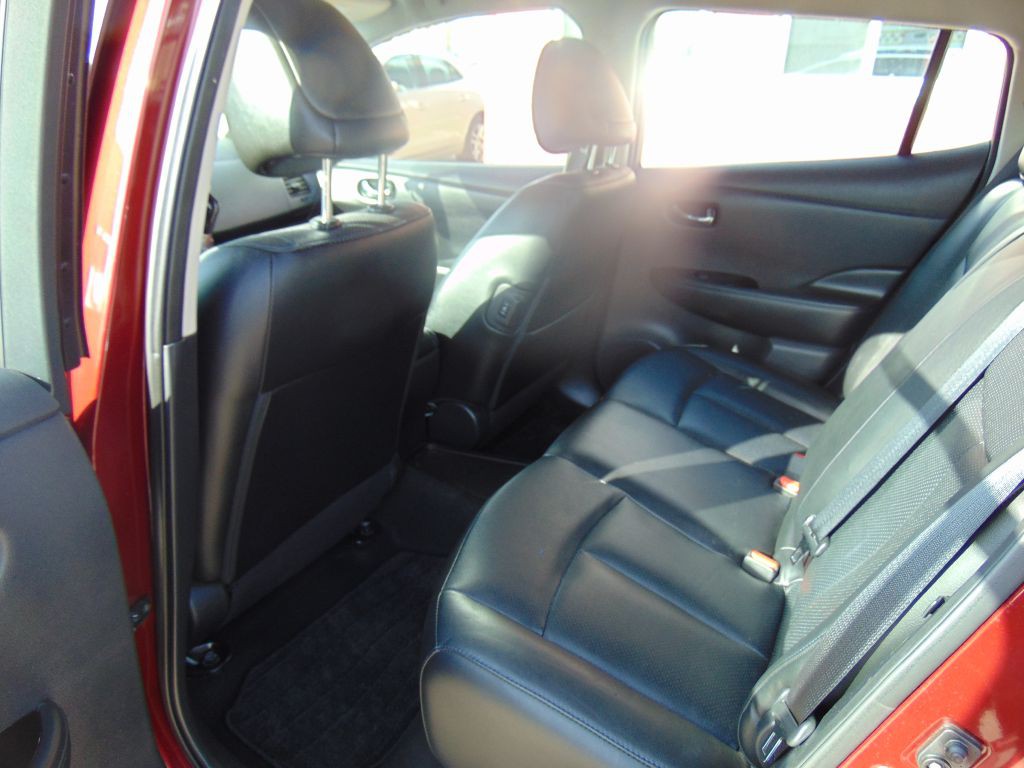 2017 Nissan Leaf Image 10
