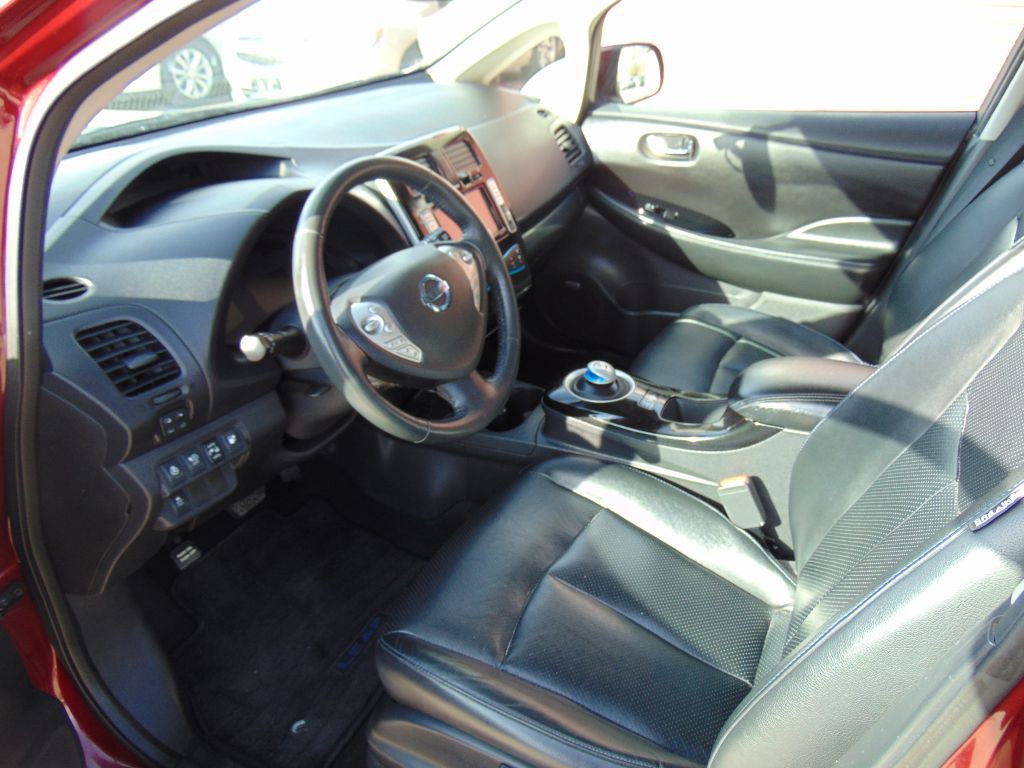 2017 Nissan Leaf Image 12