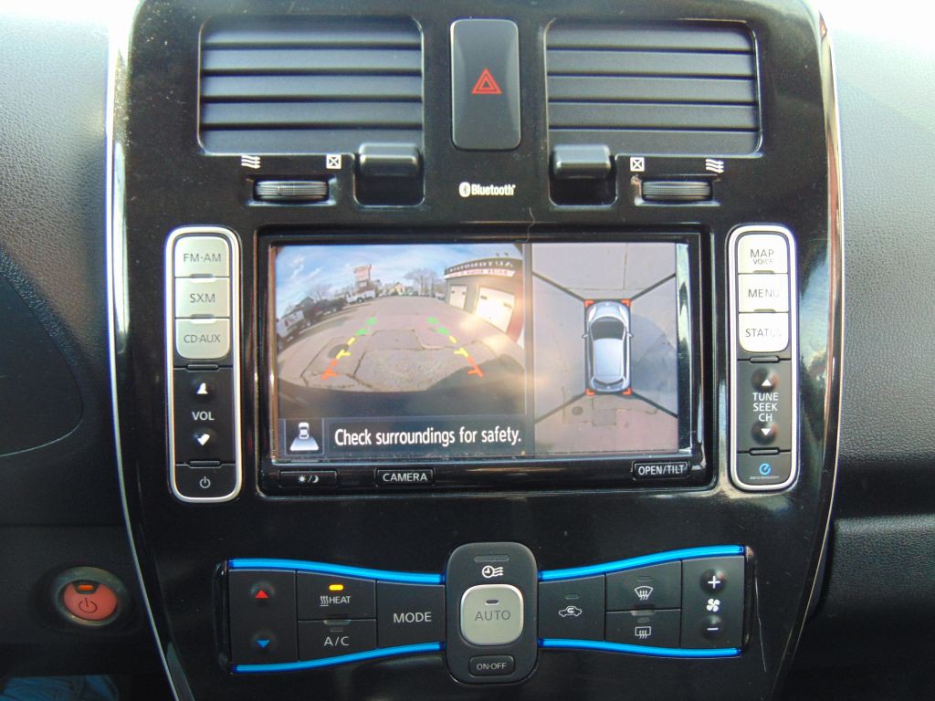 2017 Nissan Leaf Image 13