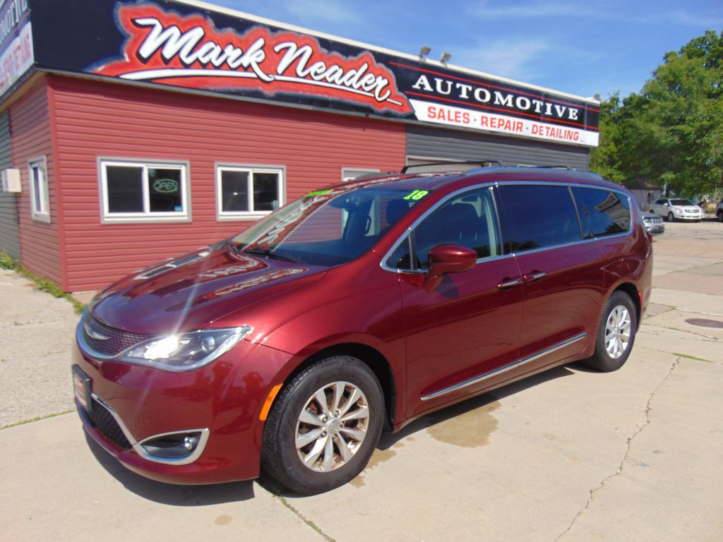 2018 Chrysler Pacifica Image 1
