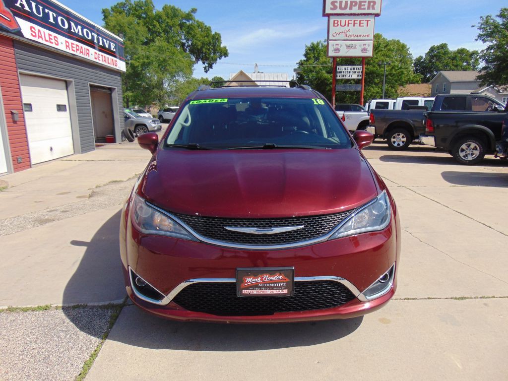 2018 Chrysler Pacifica Image 2