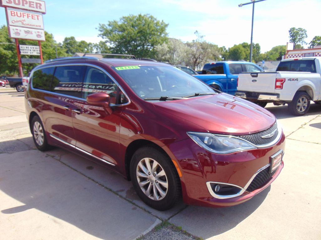 2018 Chrysler Pacifica Image 3