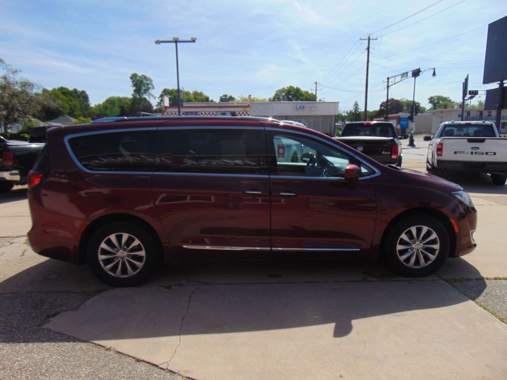 2018 Chrysler Pacifica Image 4