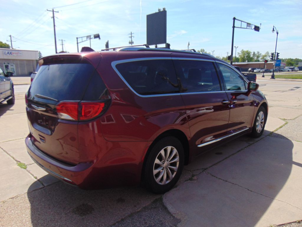2018 Chrysler Pacifica Image 5