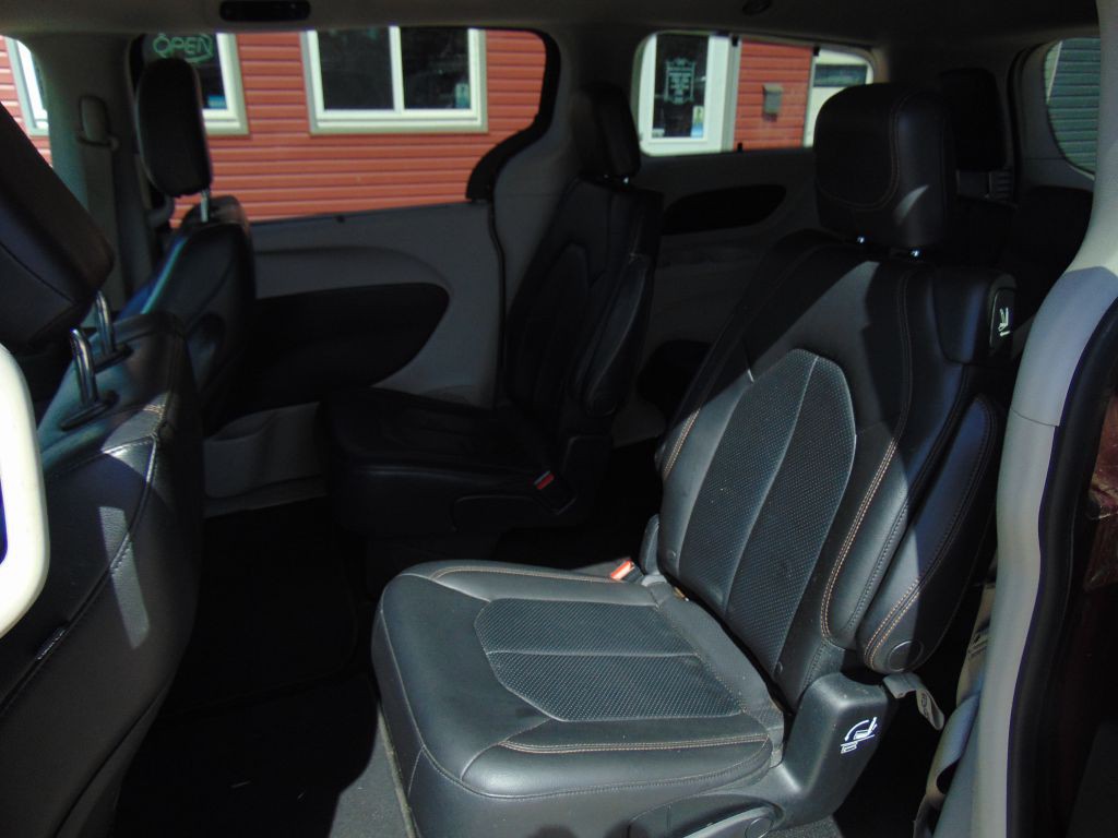 2018 Chrysler Pacifica Image 9