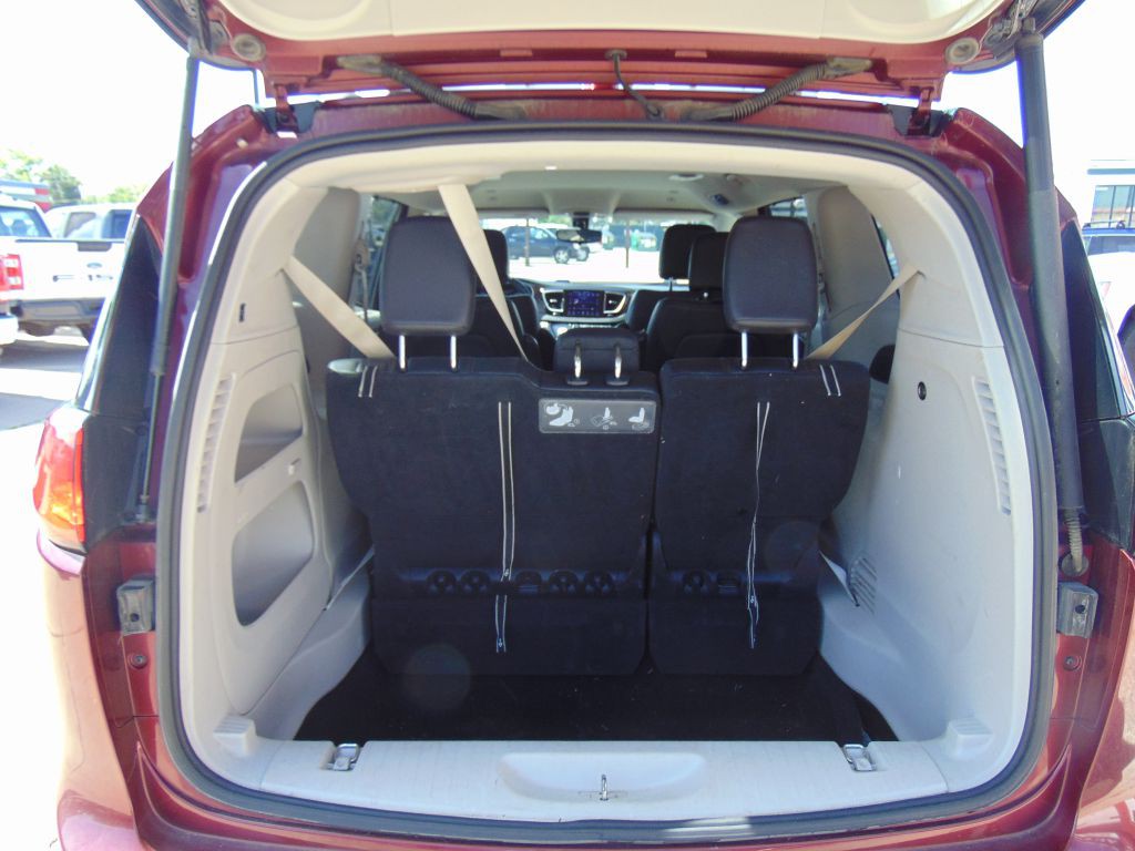 2018 Chrysler Pacifica Image 11