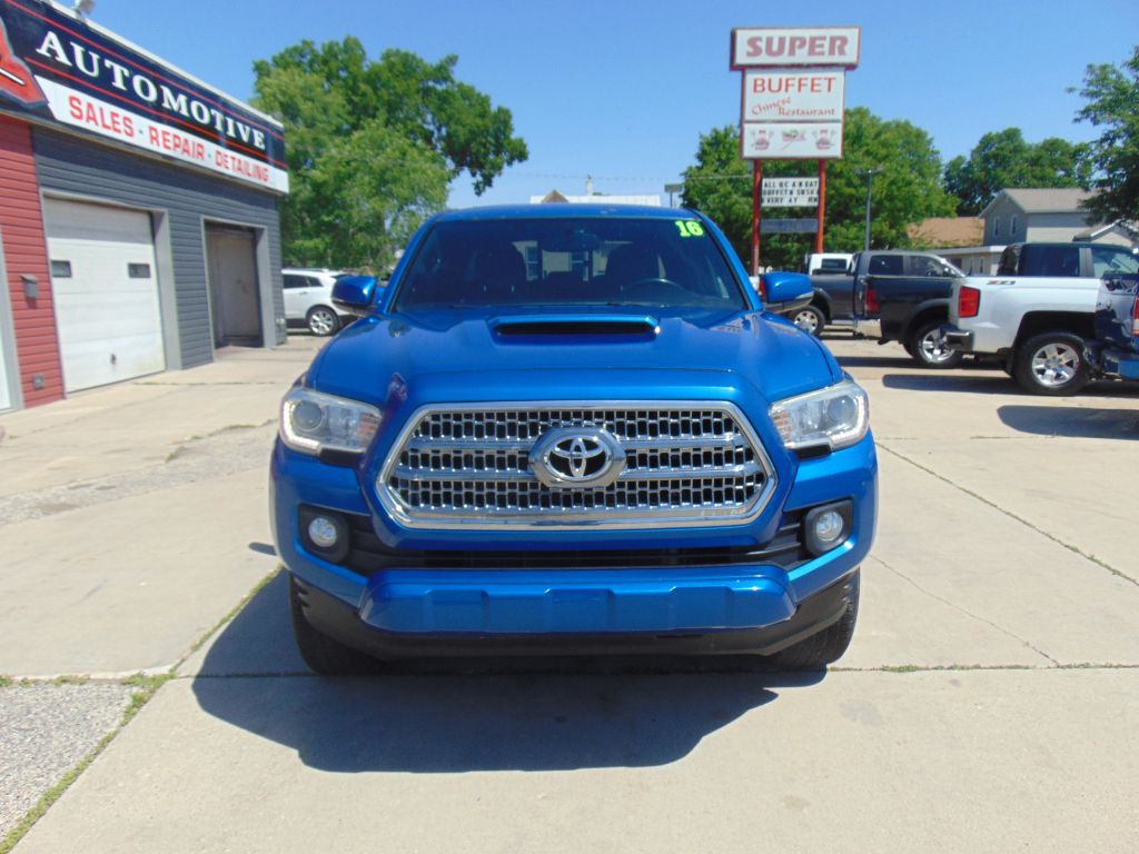 2016 Toyota Tacoma Image 2