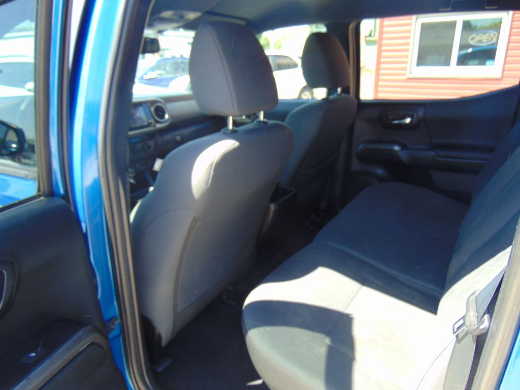 2016 Toyota Tacoma Image 9