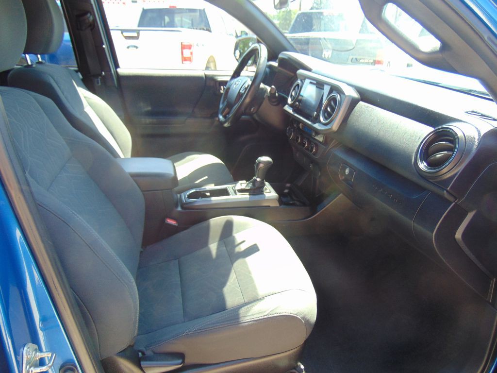 2016 Toyota Tacoma Image 10