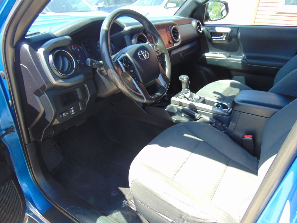 2016 Toyota Tacoma Image 11